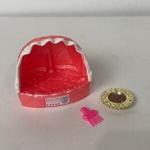 Kenner Littlest Pet Shop Fluffy Persian Kitty with Cozy Nest Cat Accessories LPS